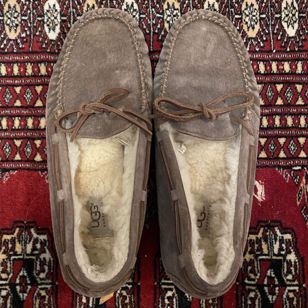 EUC Ugg Dakota Moccasin Size 10